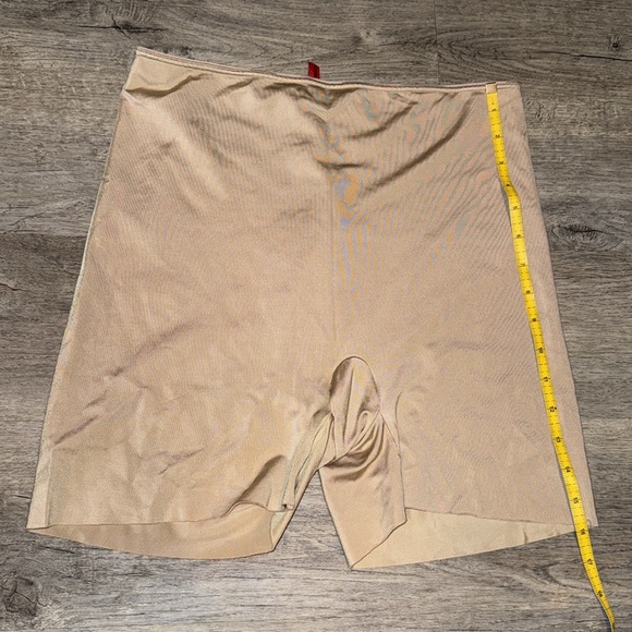 Spanx Slimplicity shaper short XL - tan with white print lining - Picture 3 of 9